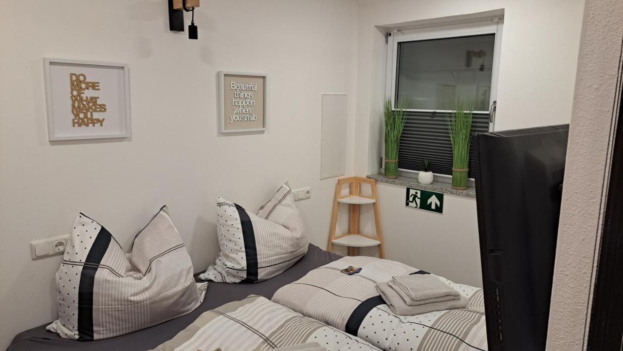 Appartment-Ferienwohnug mit Küche, Bad, kostenlos WLAN und Stellplatz, Modern eingerichtet Roding Exterior foto