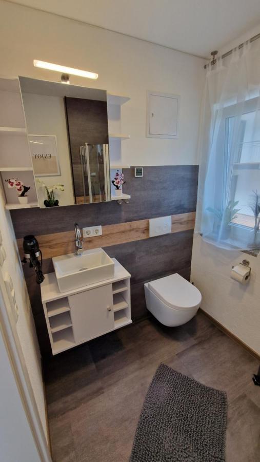 Appartment-Ferienwohnug mit Küche, Bad, kostenlos WLAN und Stellplatz, Modern eingerichtet Roding Exterior foto