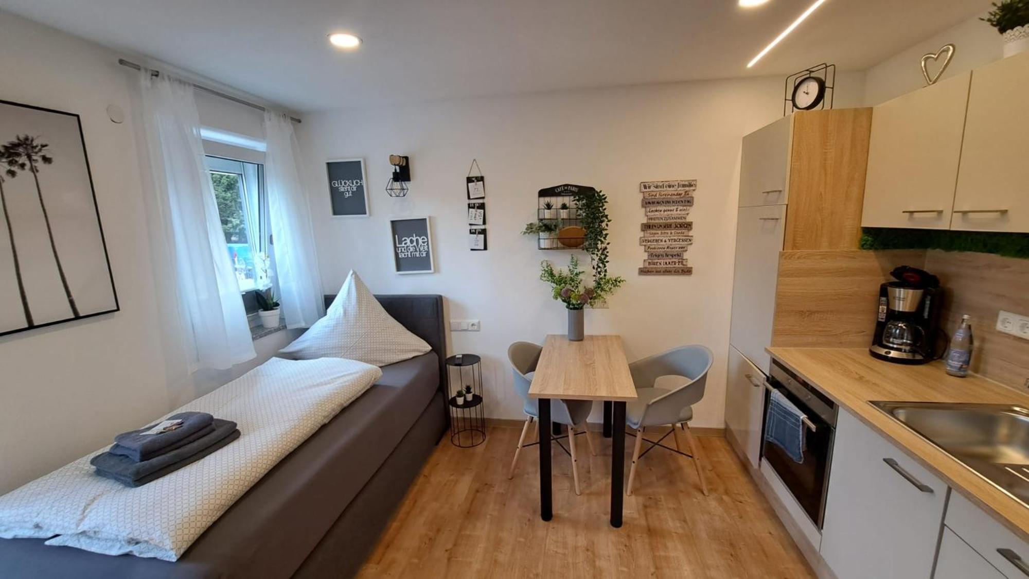 Appartment-Ferienwohnug mit Küche, Bad, kostenlos WLAN und Stellplatz, Modern eingerichtet Roding Exterior foto